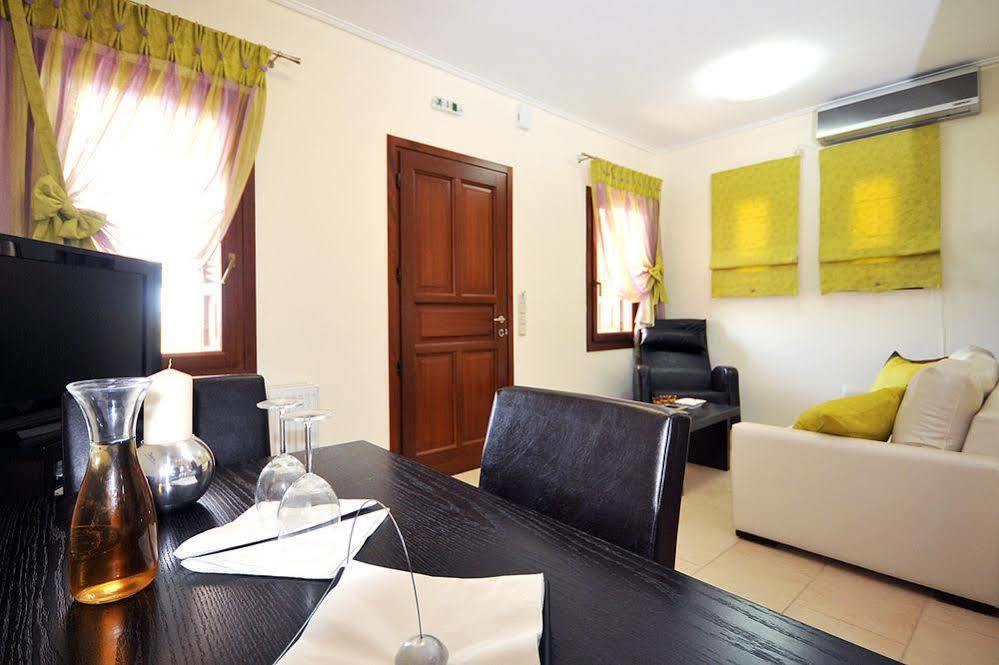 Aithra Apartments & Suites Gavrio Exterior photo